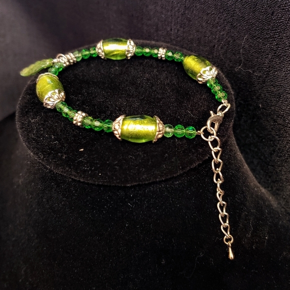 Gold and Green Leaf Accent Beaded Bracelet - Picture 6 of 6